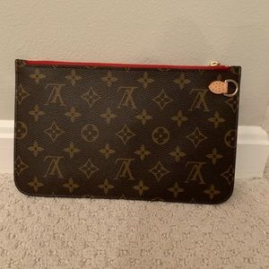 Authentic Louis Vuitton Neverfull MM pouch monogram